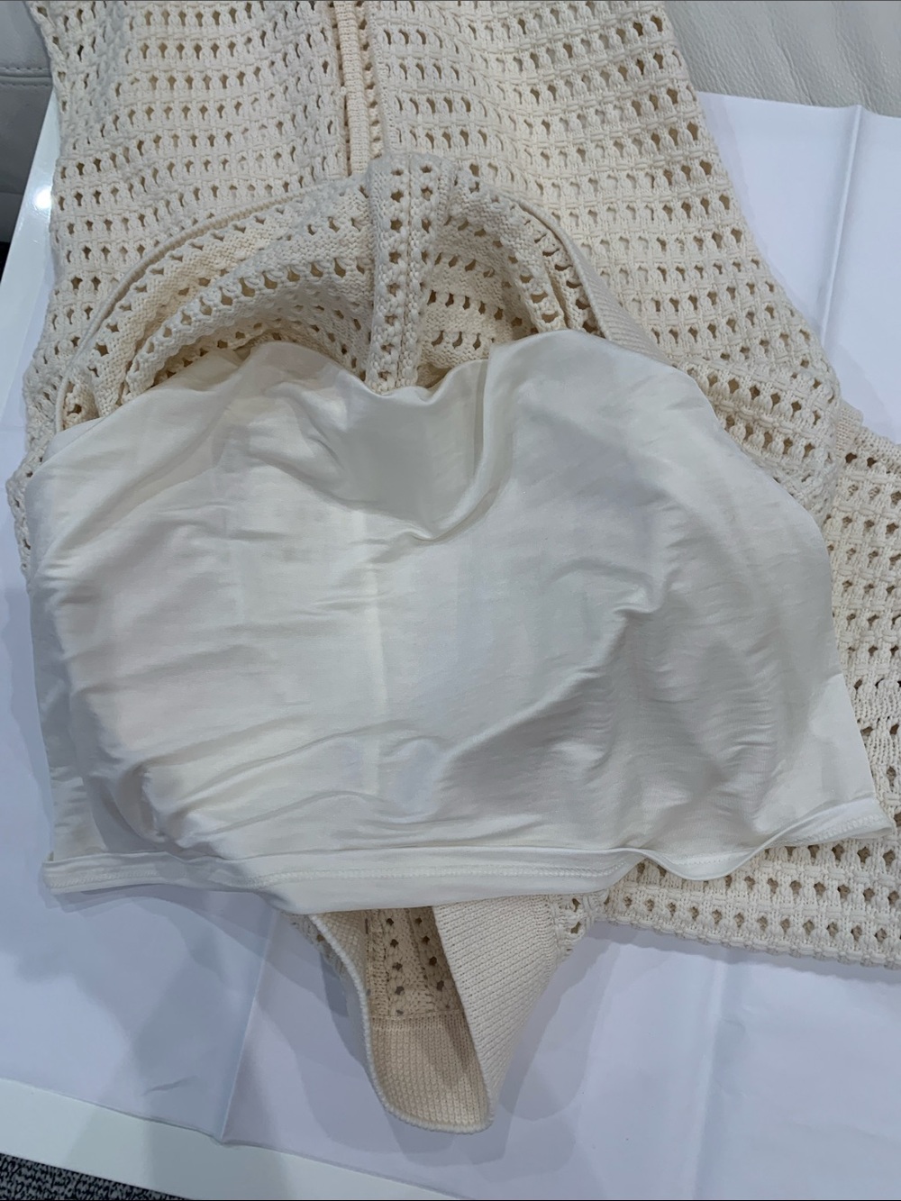 St. John Cream Openwork Crochet Set w slip. Size 8. Worn once - Picture 11 of 11